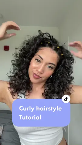 A lil simple curly hairstyle for you guys 🖤 the gold clips dress it up but without was really cute too! #curlyhairstyles #curlyhairtutorial #shortcurlyhairstyles #curlrefresh