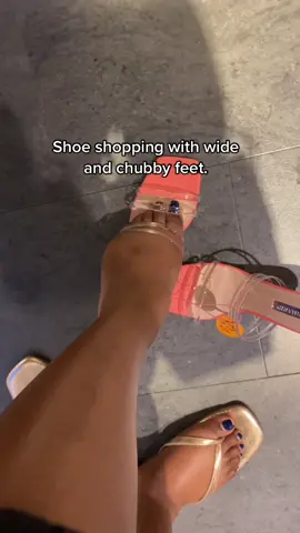 I’m only size 5/6 in womens and nothing ever works. I just always have to be in pain 😫 #fyp #widefeetproblems #smallfeetproblems #10MillionAdoptions￼