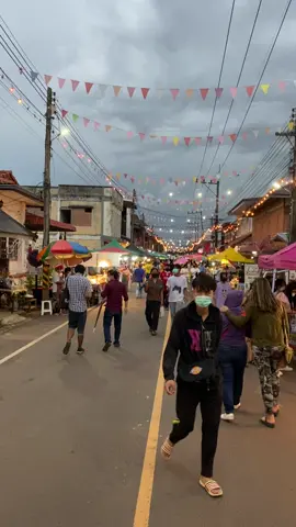 ถนนคนเดินเขมราฐ อุบลราชธานี #นักเดินทางอิสระ #แหล่งท่องเที่ยวทางธรรมชาติ #ช่วงเวลาที่ดีที่สุด💗