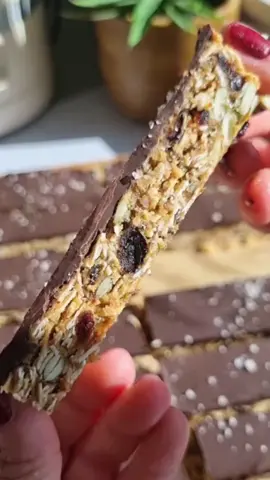 No Bake Granola Bars are perfect healthy breakfast on the go to meal prep a week of quick breakfast recipe on my Instagram or blog linked in bio #healthyrecipe #healthybreakfast #veganbreakfast #LearnOnTikTok #FoodTok