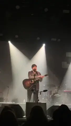Hearing the meanings behind the songs just make them that much more amazing ❤️ #jamesarthur #concert #jamesarthurconcert #safeinside #fyp #toronto #historyvenue