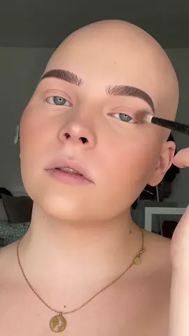 Bin morgen auf einer richtig coolen Reise🥳🥳 wollt ihr dann mehr sehen? :) #trend #nohair #alopecia #makeup