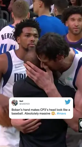 Hand is huge 😳 #cp3 #boban #suns #mavericks