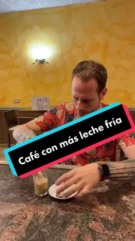 Por el precio de un cortado… #humor #viral #comedia #tiktok #parati #foryou #fyp #bar #abrigaca #camarero #reels #mesero #mozo #meme #risa #cafe #coffee