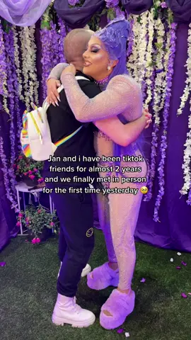 name a more iconic duo i'll wait 💜 looking forward to all the future kiki's @Jan Sport xoxo 😘