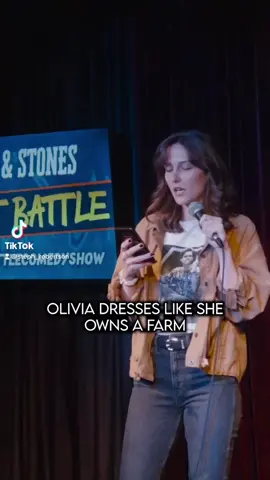 Just a couple of girlies roasting each other for being girlies #blondevsbruenette #girlssupportgirls #comedy #roast #roastbattle