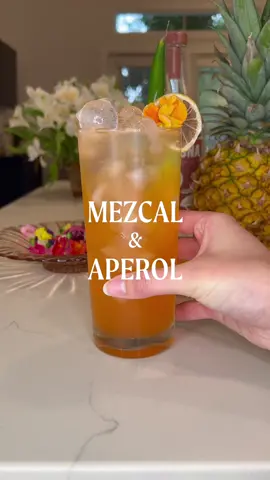 This combo has been popping up everywhere & I am using my @Rosaluna mezcal to make my own creation 🧡 #rosalunapartner #thespritzeffect #mezcal #aperol #summerdrink
