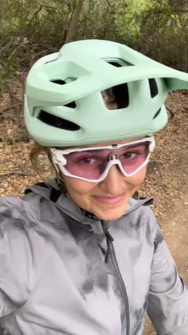 @xylena_hoppen vs Poison Oak. Round One…#mtb #whoops #life