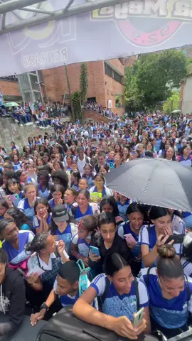 Los APA$ yo amor ir a los colegios que colegio quieren que visitemos @megatourmed  @COQE @sogproducer #colegio #medellin #mivida