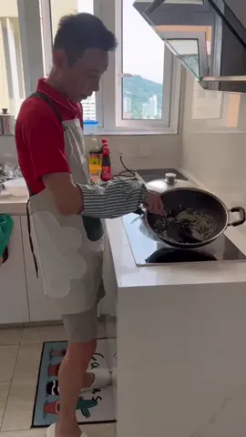 Hari ini jadi Tukang masak pula. Supervisor master chef #wongmewchoo ambil video.  #retiredlife