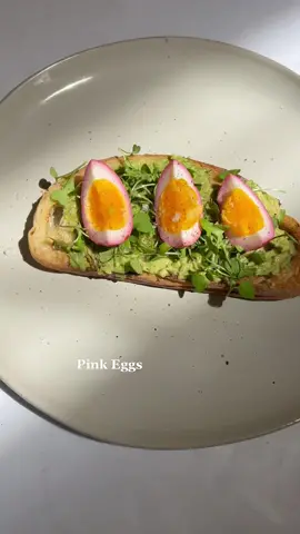 How fun are these 💓 #FrunktheBeat #cookingasmr #pinkeggs #avocadotoastwitheggs