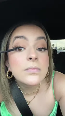 The most chaotic mascara tutorial ever 😅 #mascarahacks #makeuptips #miami #FrunktheBeat￼
