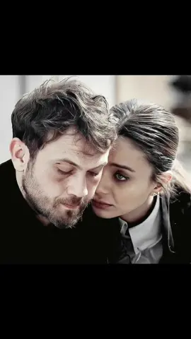 الحب” كلمه” صغيره” سمعتها”فاعجبتني”جربتها”فقتلتني🥀🖤
