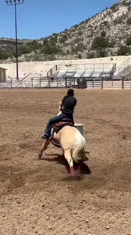 Coolest 5yr old ever 😎 Won 3rd at our 3rd race together ♥️ #poorqualityvideo #horse #FrunktheBeat #katespadenycabana #barrelracer #cowboy