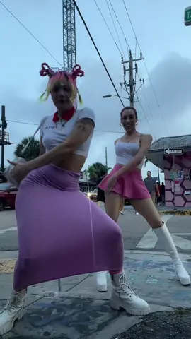 What would you do if you saw us?🤣 @Gini Santana #danceinpublic #publicreaction #pendientealcel #foryou