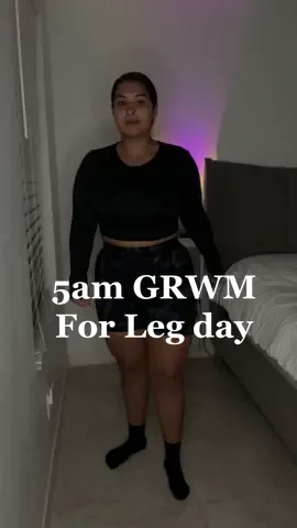 5am workouts 🖤 >>>> shorts from @RUUHEE linked in bio 🥰 #gymoutfitoftheday #legday #midsize #ruuhee #FrunktheBeat