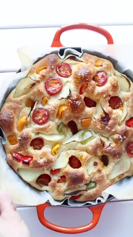 Sourdough Focaccia #focaccia #sourdoughfocaccia #focacciabread #sourdough #佛卡夏 #天然酵种 #flatbread #naturalyeast #artisanbread #wildyeast #lecreuset #breadoven #lecreusetbreadoven