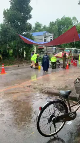 A chỉ là ng thu dọn hiện trường thôi nhé.. đừng về tìm anh. Mong e sớm xiêu thoát về phù hộ cho gđ