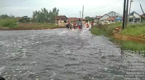 Sungai Meluap di Kecamatan Tirto Kabupaten Pekalongan Kemarin Sore#banjir #rob #pekalongan