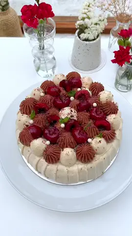Black forest gateau 🍒 #foretnoire #cakedecorating #pastry #dessert