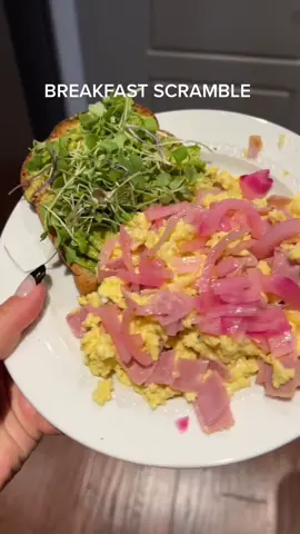 Macros at the end! Easy breakfast idea #iifymwomen #iifym #healthyliving #macrofriendly #morningroutine #dallasvlogger #reversediet #dailyvlog #fitnessgirl #iifymdiet #breakfastideas #macrofriendlyrecipe