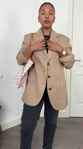 Two ways to style an oversized beige blazer. I love both styles, but the casual outfit is my go-to! #oversizedblazer #fashiontiktok