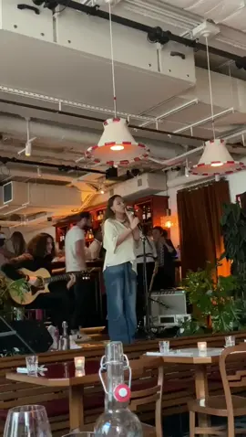 singing in front of an audience whether it’s 2 people or 100 makes me the happiest human ever🙏🏼