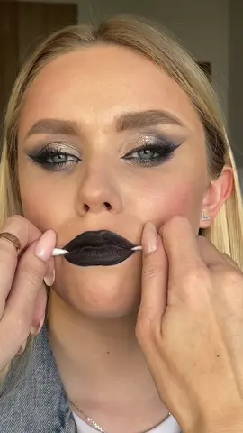 Black lips 👄 Beauty hack #blacklips #lipsmakeuptutorial #lipsmakeup