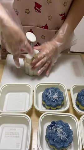 Tận dụng khuôn bánh trung thu làm xôi luôn😅