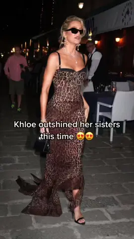 Khloe in Dolce and Gabbana 😍😍 #khloe #dolcegabbana #kourtneyswedding #khloeportofino #kardashianportofino #kardashiansitaly #khloekardashian