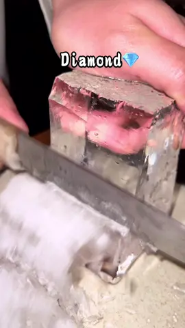 氷を削ってダイヤにします💎#BAR #バーテンダー #asmr #氷#icecarving