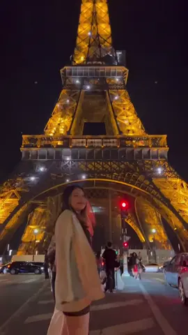 When in Paris pt.1 #paris #montmartre #travel #eiffeltower #arcdetriomphe #photography #ilovetravel #fyp #fy #france