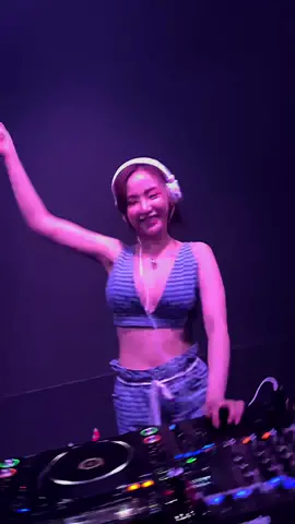 重播的朋友在哪裡😈小編已經20次了我沒了💦💦💦 #流量密碼 #女神降臨 #流量 #可愛 #夜店 #台中夜店 #我沒了 #辣妹 #喜歡#女dj #蹦迪