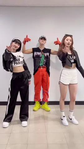 핫한 르세라핌 채원, 윤진님과👍 #HOSHI with #CHAEWON #YUNJIN @le_sserafim #LE_SSERAFIM #SEVENTEEN #HOT #SVT_HOT