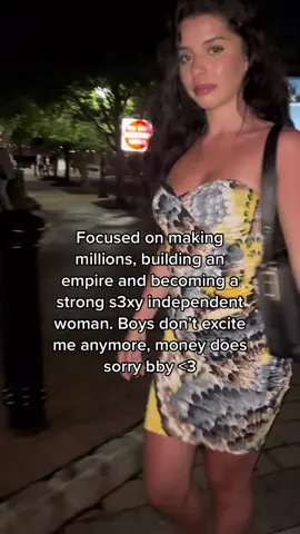 money over boys any day 💸 #itgirl #empowerment #dreamgirl