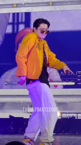 he’s so effortlessly sexy HELP #jungkook #bts #btsconcert #fancam #ptdonstage #ptd #permissiontodance #permissiontodanceonstage #ptdlasvegas