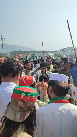 When Pti workers reached to D Chowk islamabad in front of rangers and parliament house they started dance and make a bangra on the sound og doll they were very happy for inran khan #InfinixHot12gameon #captureramadanspark #foryou #foryoupage #standwithkashmir #burhan_tv #usamayousafzaii #pti #imrankhan #importedgovernmentabsolutelynot