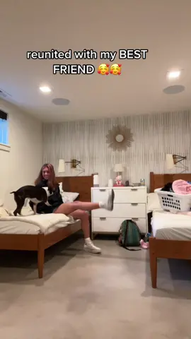 i haven’t changed in three days i still feel like i’m dying and i have to share a room at my new house but BETTYS HERE