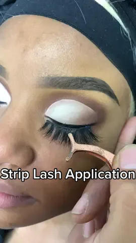 Lash Application☺️👏🏼 #fyp #clientmakeup #makeupartist #makeuptutorial #makeup #beauty #viral #pittsburghmua #ukmua #mua #foryou #foryoupage #brows #striplashes #striplashtutorial