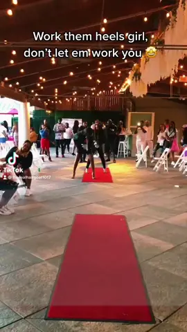 Omggggg! Ankle breakerrrr 😭💀 #fyp #viral #fse #anklebreaker #fashiontiktok #fashionshow #funniestvideos #heelsgonewrong #cantwalkinheels #brokeherankles #heels #tiktokfunny