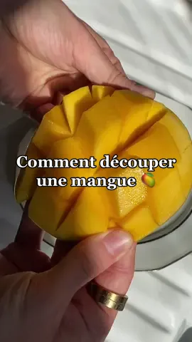 Une façon super simple de déguster ta mangue 🥭🤤 #mango #fruit #food #fyp #pourtoi #tuto