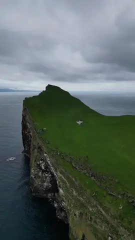 Would you live here?🏠✨ #iceland #nature #island #vestmannaeyjar #elliðaey