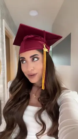 👩🏻‍🎓👩🏻‍🎓