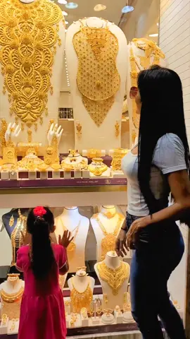Gold Souq Dubai #goldsouk #Dubai #indubai #lovedubai #abudhabi #gold #Blogger