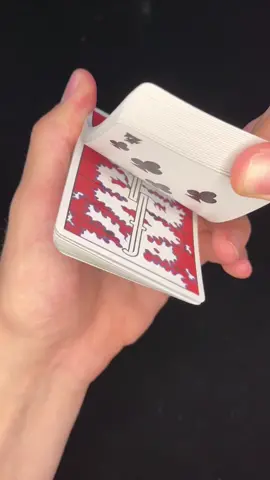 ever seen playing cards that do this??😳 #fyp #cardshuffling #pov #interesting #playingcards #different #skill #foryou #flipnotebook #twohandsplease #foryoupage