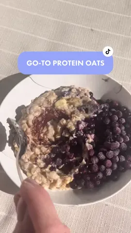 Is there really a WRONG way to make oats? 🥣🤤 #proteinoats #oatmealrecipes #fyp #foryourpage #proteinbreakfast