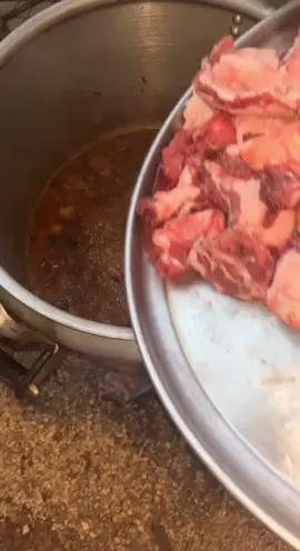 سلام عليكم ورحمة الله وبركاته                                يالربع وش قال الله في لحمة ذا لليل في الاستراحة 🥩🐪.
