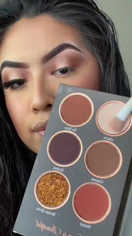 Esta loca no te olvida🤎  pallet: @la.reinacosmetics #MadewithKAContest #LENOVOJUSTBEYOU #fypシ゚viral #makeupartist #browneyeshadow #oldschoolmakeuppallete #influencer #instagramers