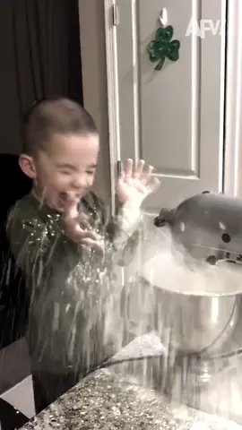 Have a #cookingfail?! Upload it to AFV today using the link in our bio! #comedy #funnyclips #funnyfails #fails #failcompilation #failcomps #cooking #cookingfails😁😁