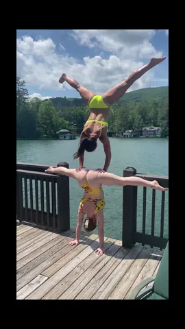 When you’re both ex gymnasts 🤸🏽‍♀️😈 #lakelife #partnerstunt #acro #handstand @reid_newton
